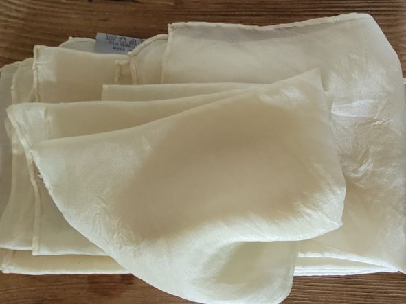 stinkende nieswurz tuch gefärbt